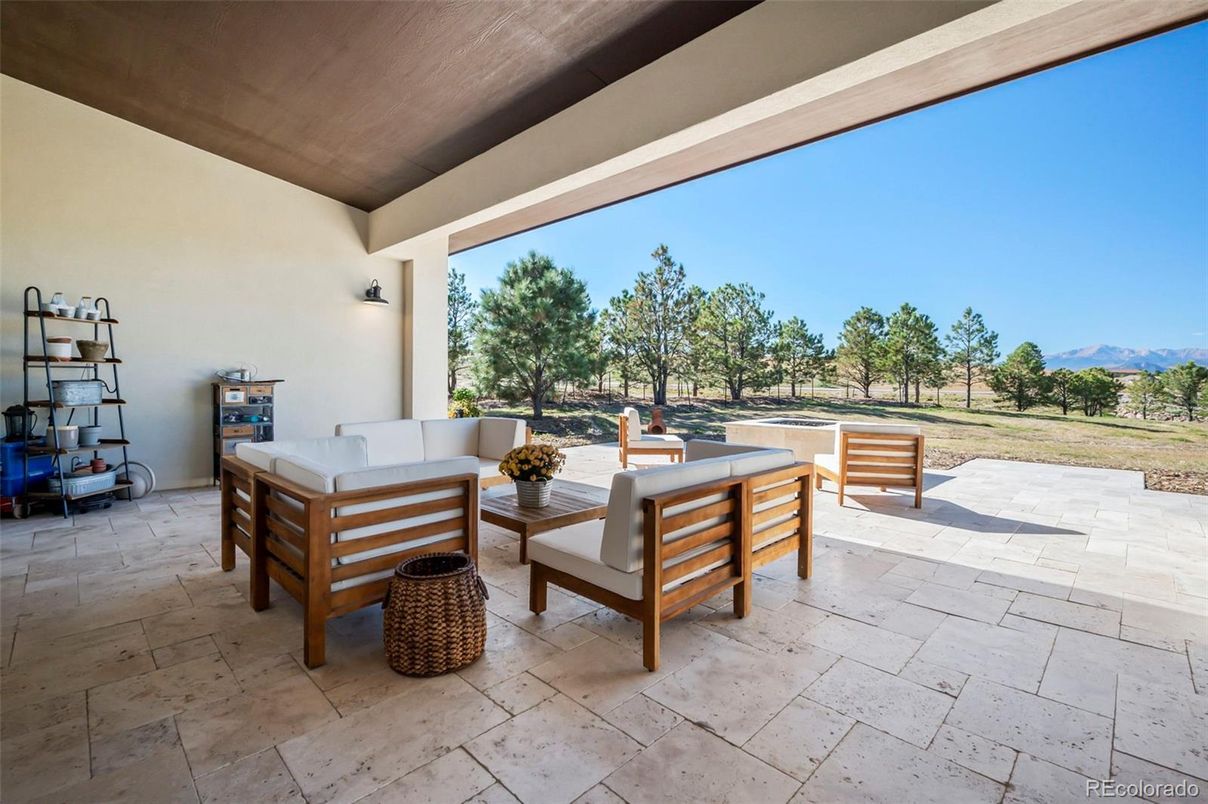 Exterior, Outdoor Kitchen