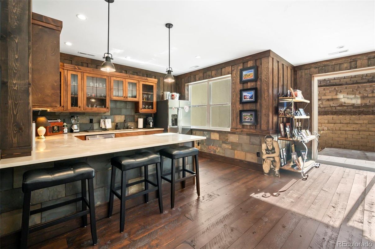 Interior, Pendant Lights, Recessed Lighting, Wood Texture Flooring
