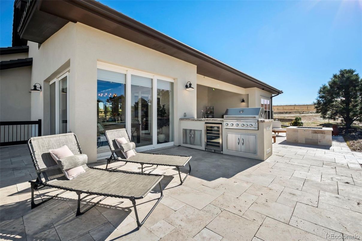 Exterior, Outdoor Kitchen