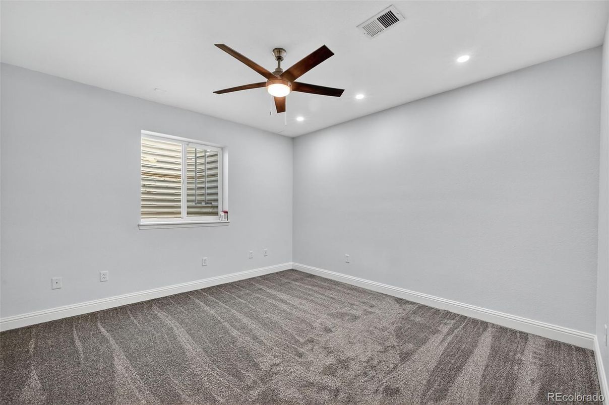Empty room, Interior, Recessed Lighting