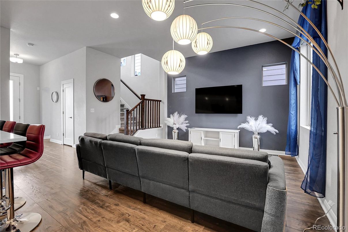 Interior, Living room, Pendant Lights, Recessed Lighting, Wood Texture Flooring