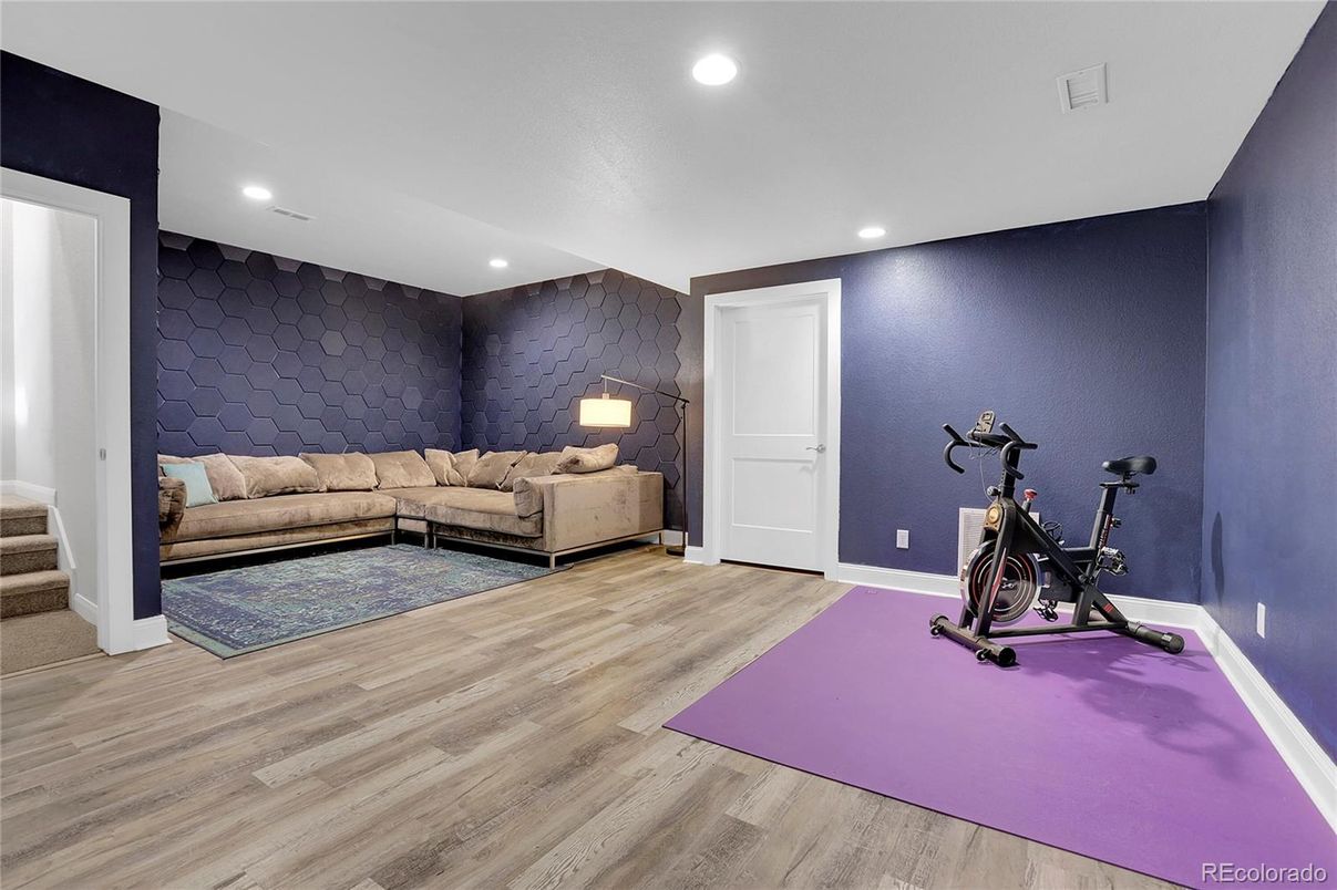 Fitness Equipment, Interior, Living room, Recessed Lighting, Wood Texture Flooring