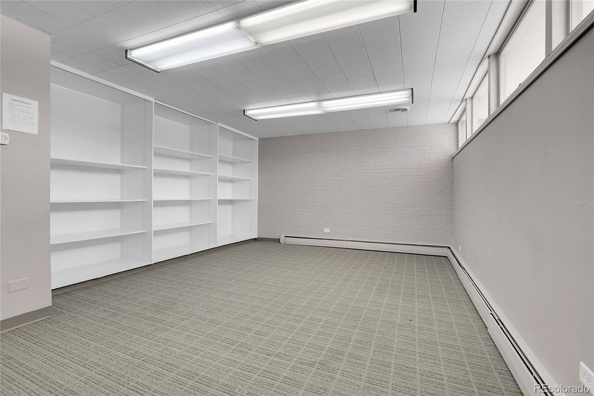 Empty room, Interior