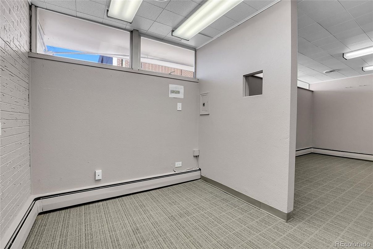 Empty room, Interior