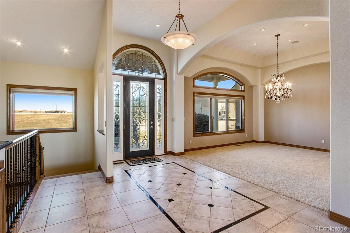 Chandelier, Empty room, Interior, Pendant Lights, Recessed Lighting