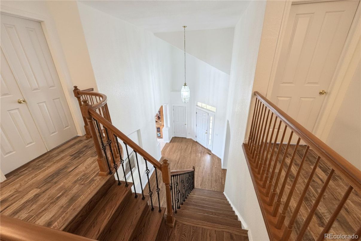 Interior, Pendant Lights, Wood Texture Flooring