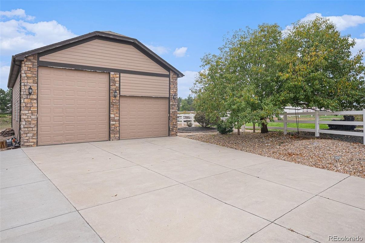 Detached Garage, Exterior