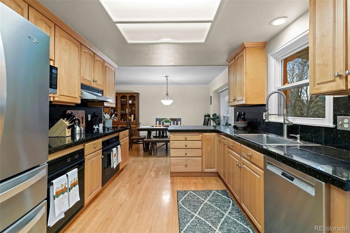 Dining room, Interior, Kitchen, Pendant Lights, Recessed Lighting, Wood Texture Flooring