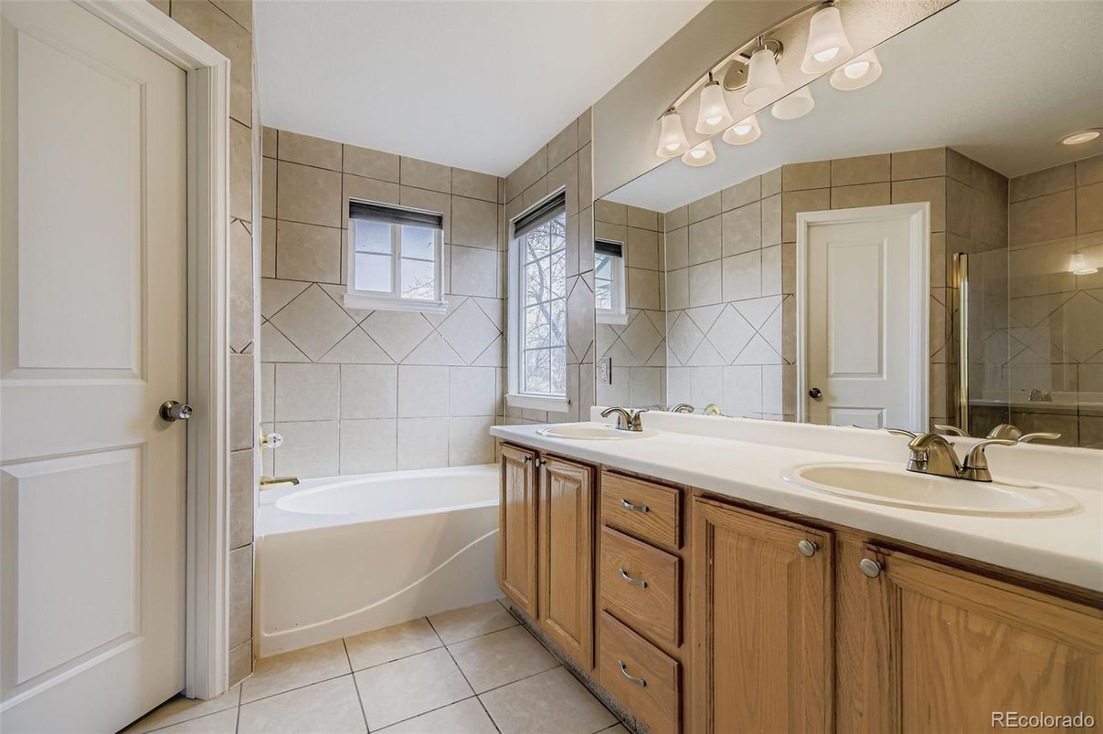 Bathroom, Dual Sink Vanities, Interior
