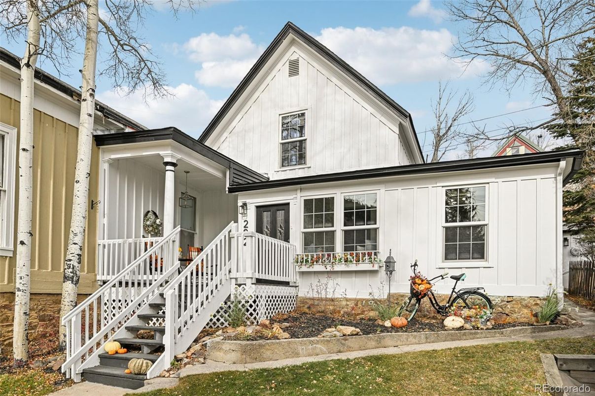 Exterior, Facade, Farmhouse