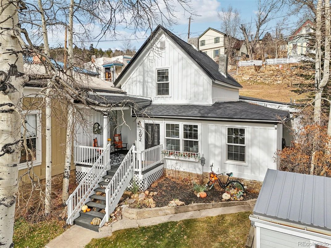 Backyard, Exterior, Facade, Farmhouse