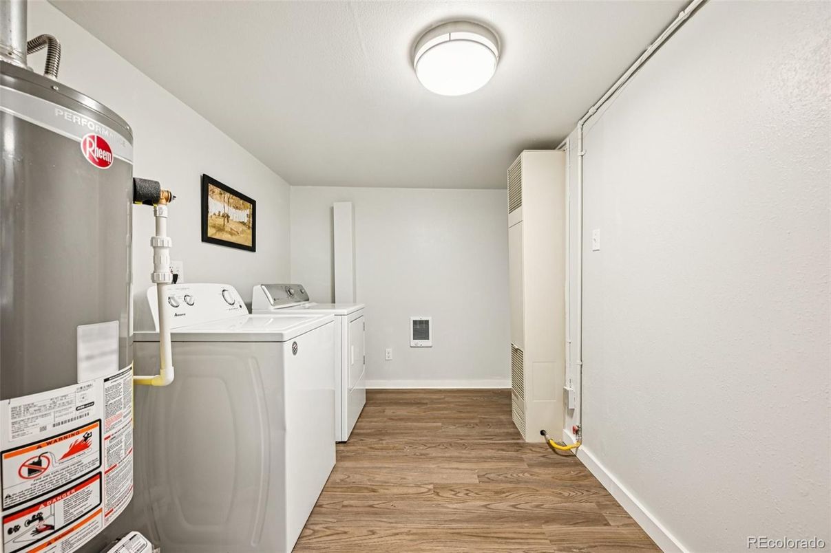 Interior, Washer, Wood Texture Flooring