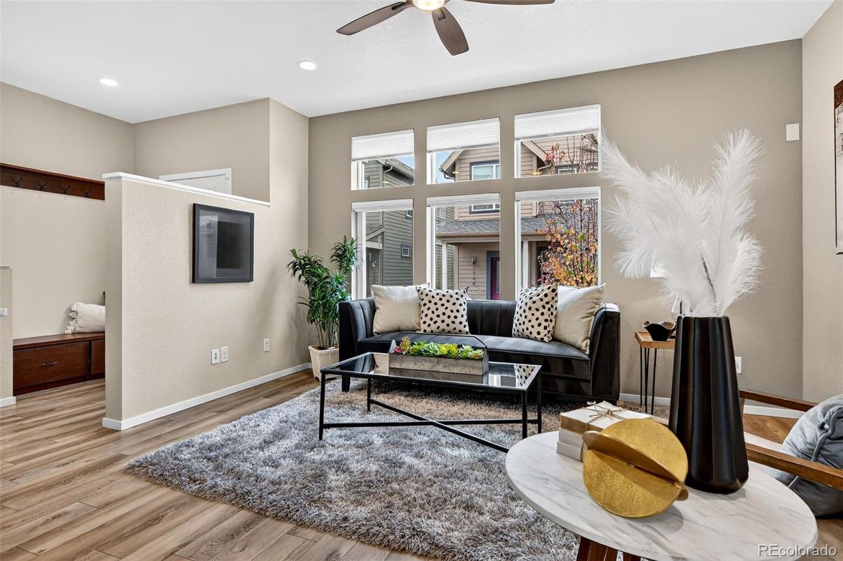 Interior, Living room, Recessed Lighting, Wood Texture Flooring
