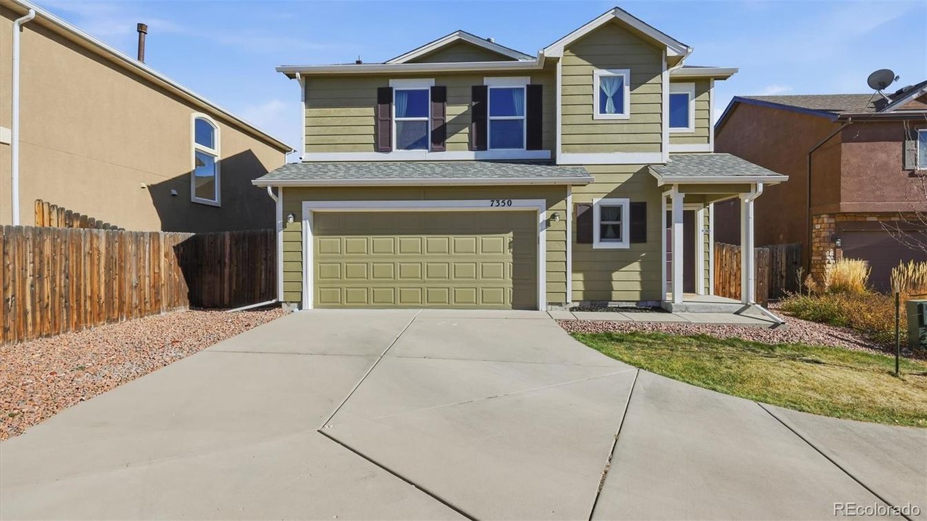 Attached, Exterior, Facade, American Craftsman