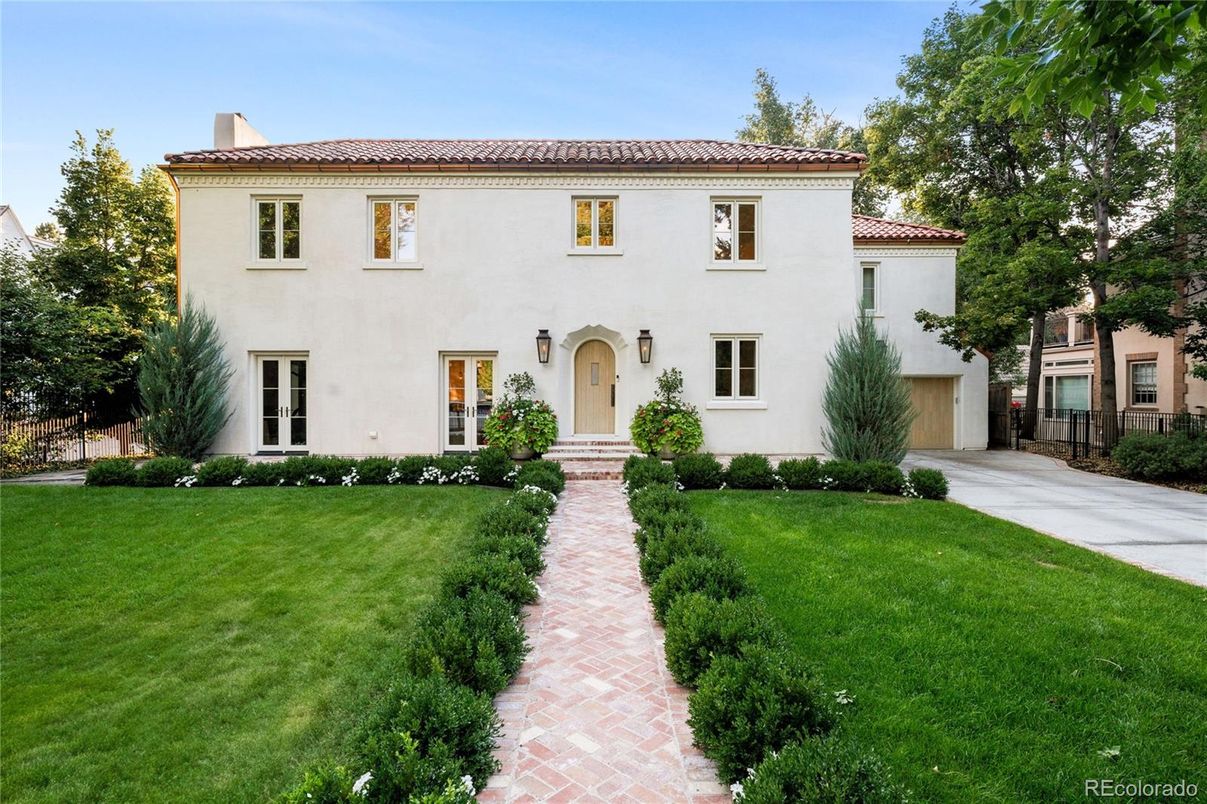 Backyard, Exterior, Facade, Mediterranean