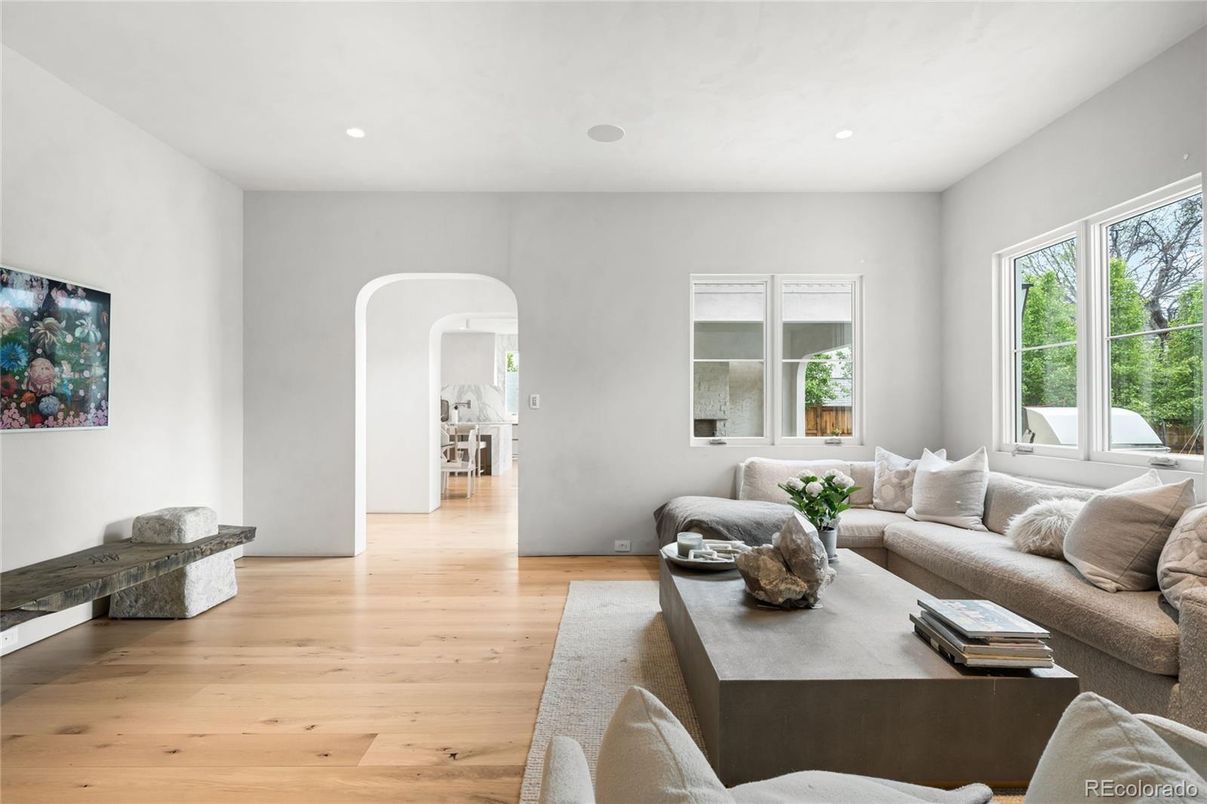 Interior, Living room, Recessed Lighting, Wood Texture Flooring