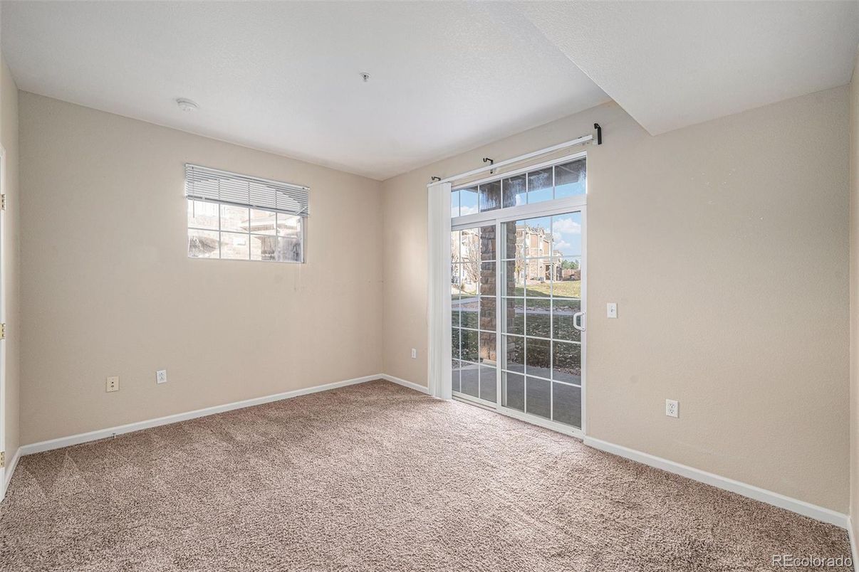 Empty room, Interior