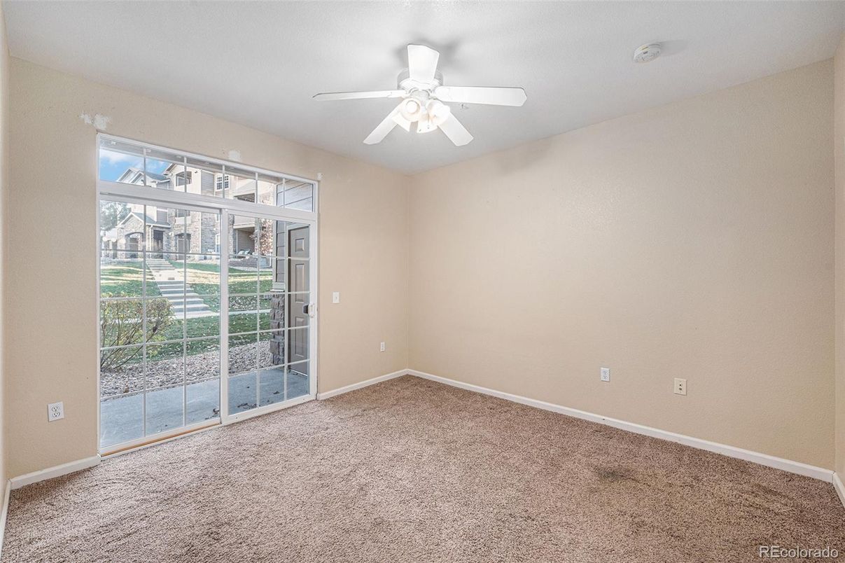 Empty room, Interior