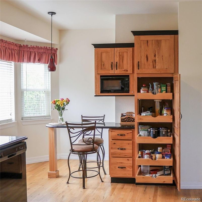 Interior, Pendant Lights, Wood Texture Flooring