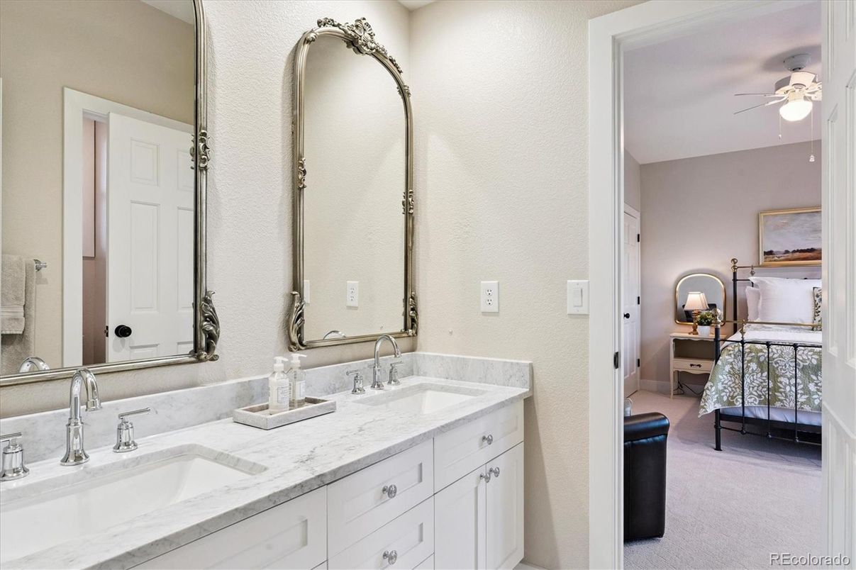 Bathroom, Dual Sink Vanities, Interior