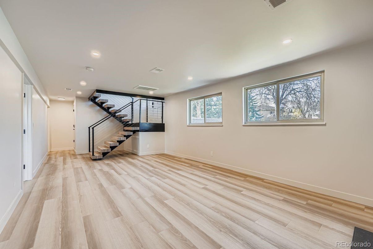 Empty room, Interior, Recessed Lighting, Wood Texture Flooring