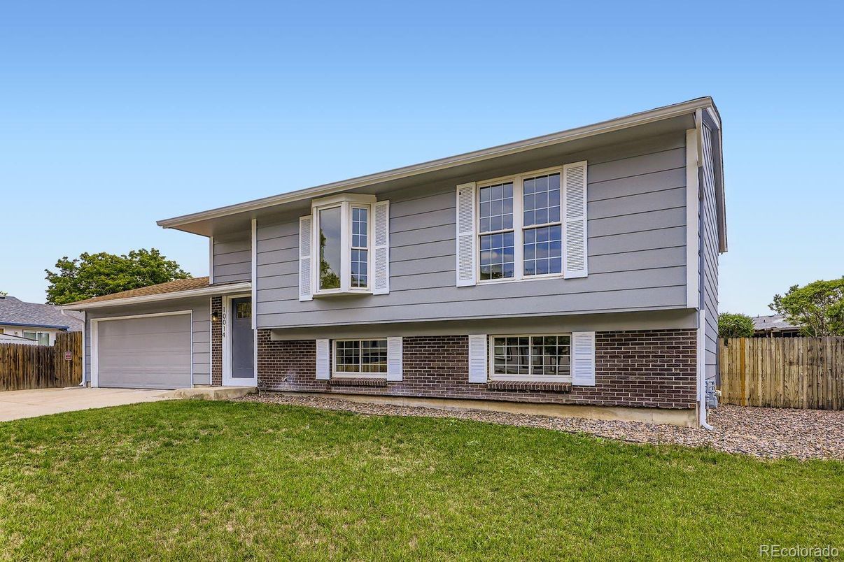 Attached, Exterior, Facade, Brick Facade, Raised Ranch