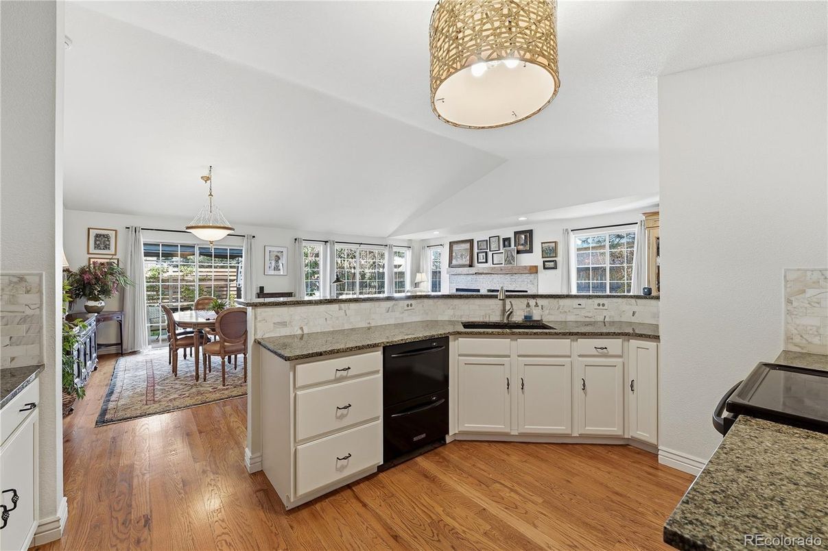 Dining room, Interior, Kitchen, Pendant Lights, Wood Texture Flooring