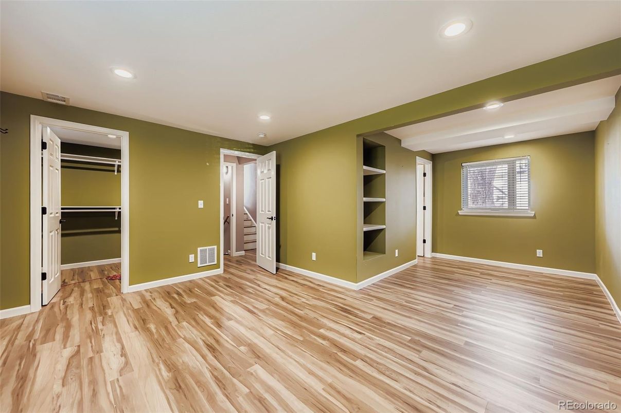 Empty room, Interior, Recessed Lighting, Wood Texture Flooring