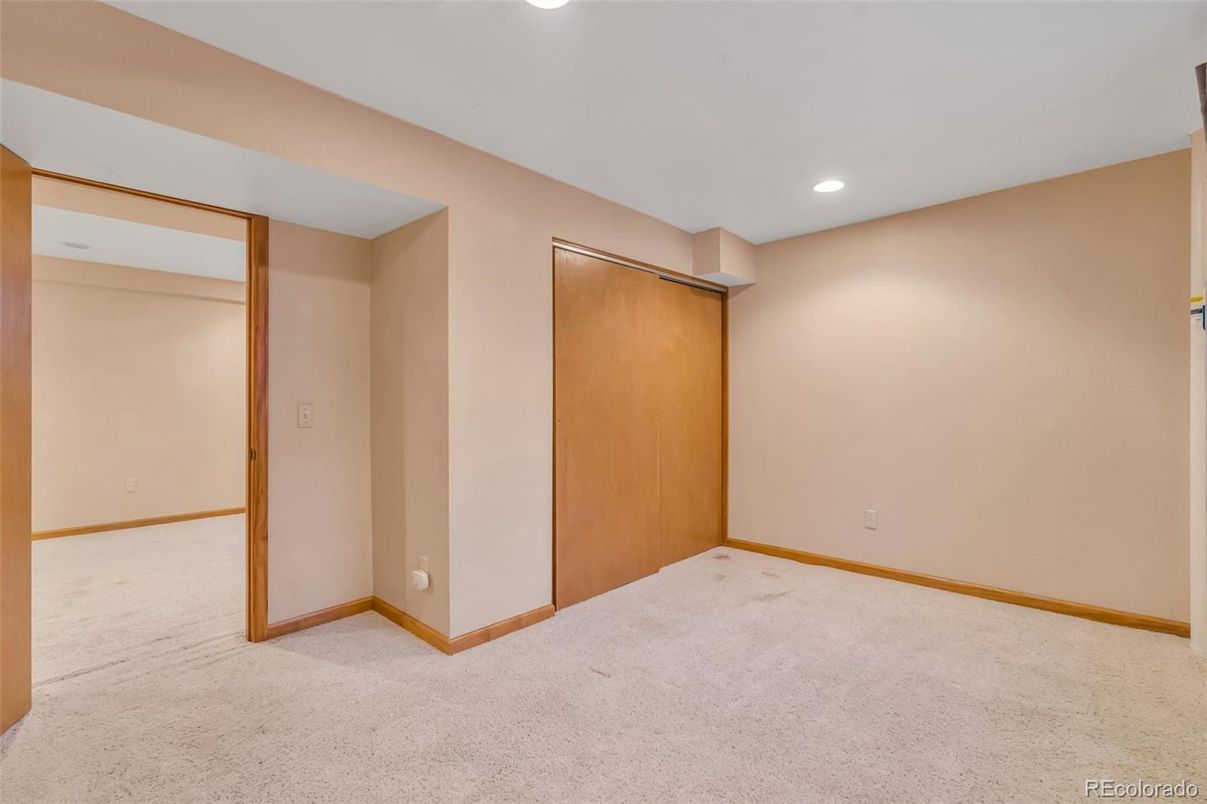 Empty room, Interior, Recessed Lighting