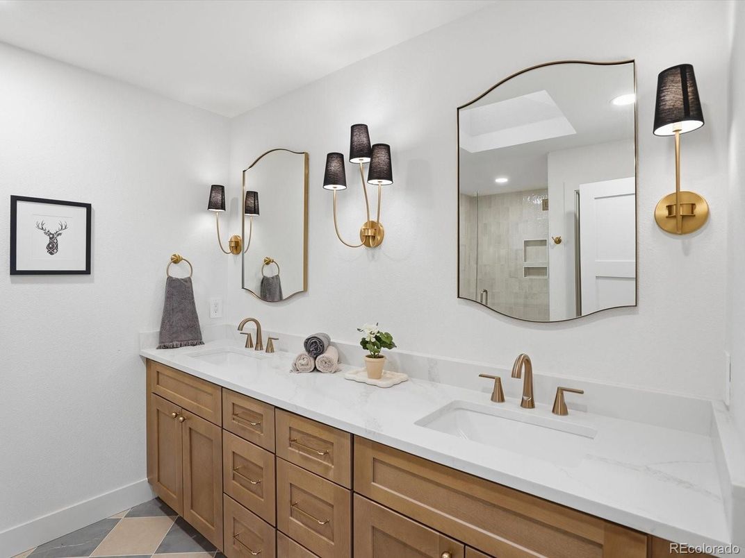 Bathroom, Dual Sink Vanities, Interior, Recessed Lighting