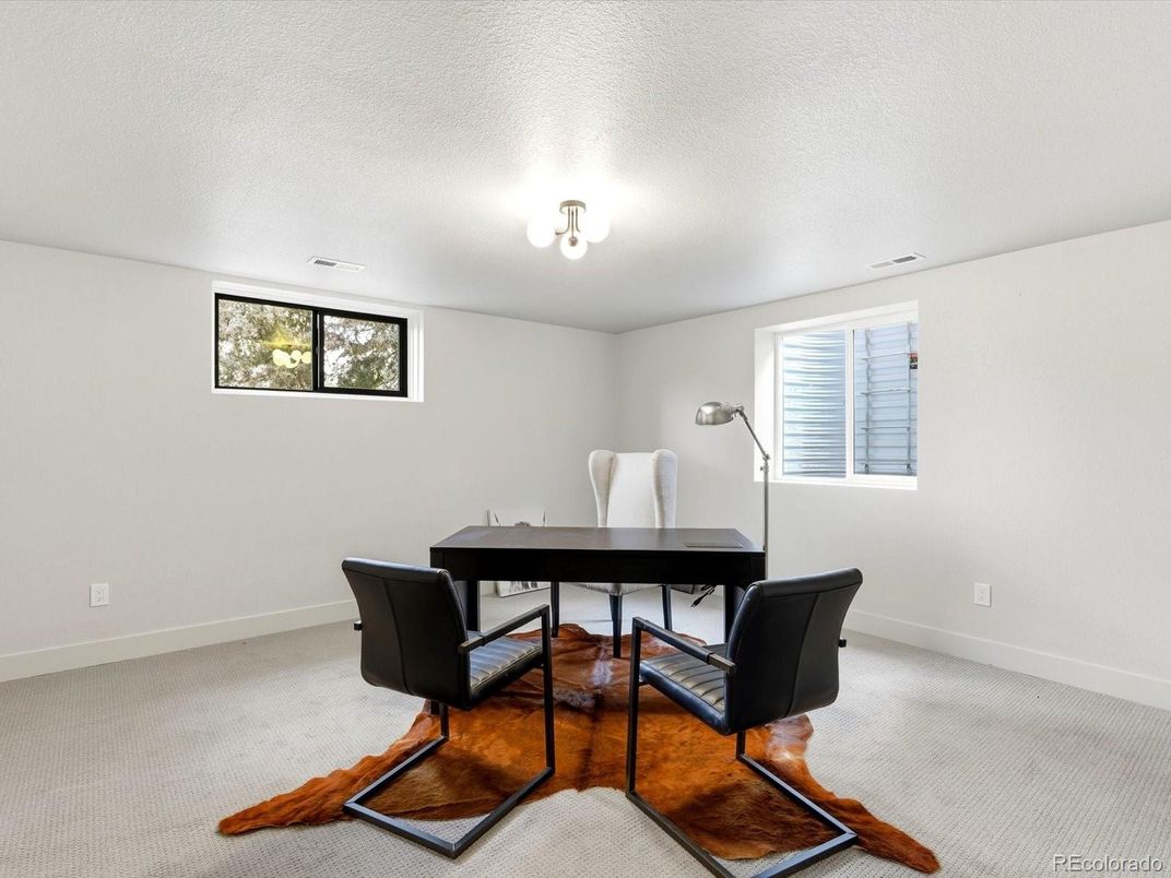 Home Office, Interior