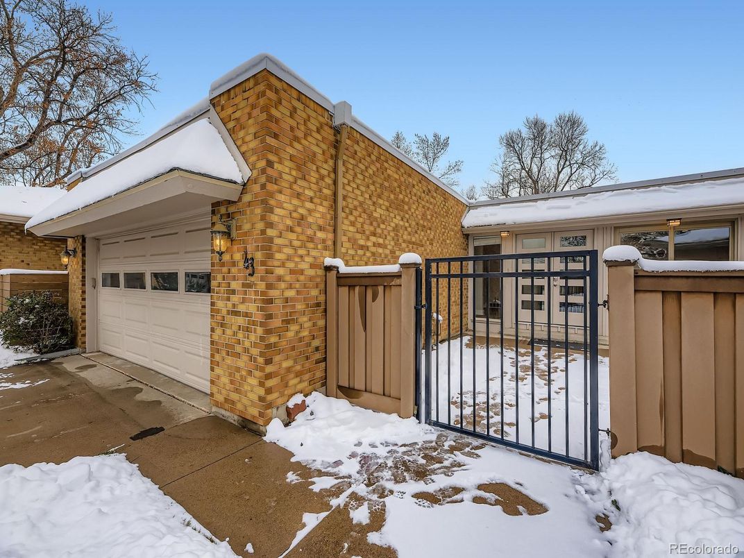 Detached Garage, Exterior