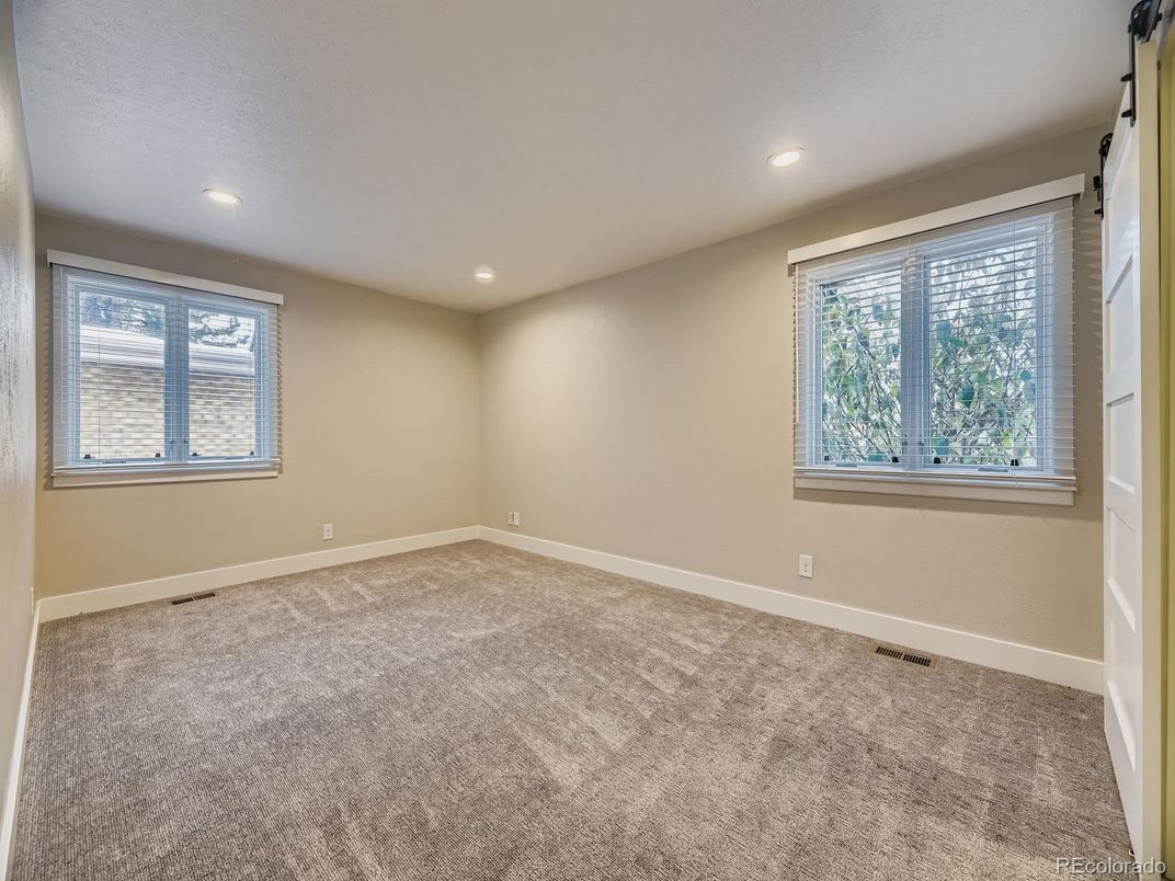Empty room, Interior, Recessed Lighting