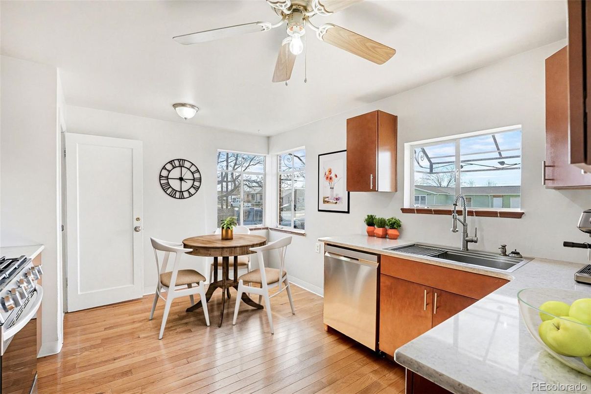 Dining room, Interior, Kitchen, Stainless Steel Appliances, Wood Texture Flooring