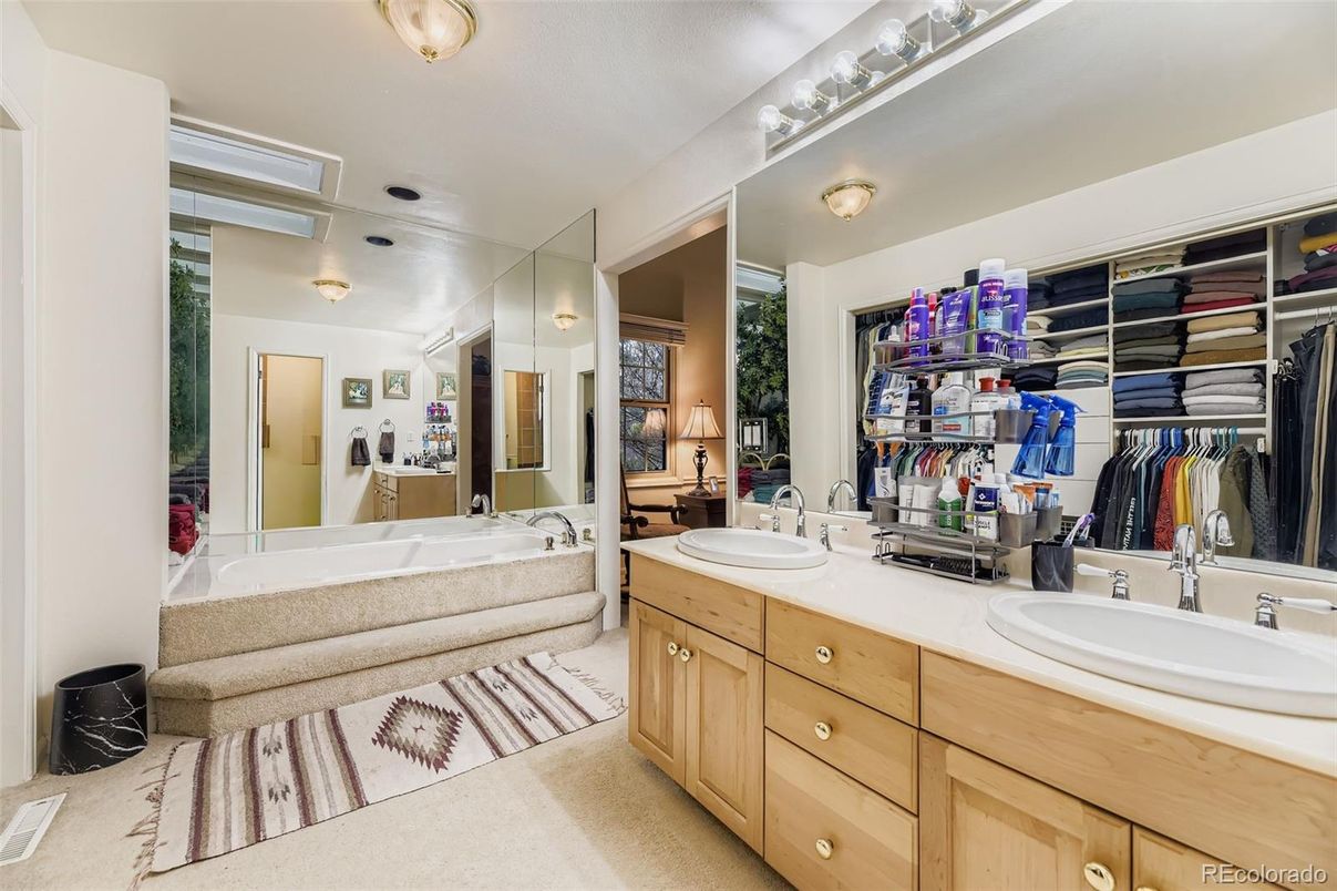 Bathroom, Dual Sink Vanities, Interior
