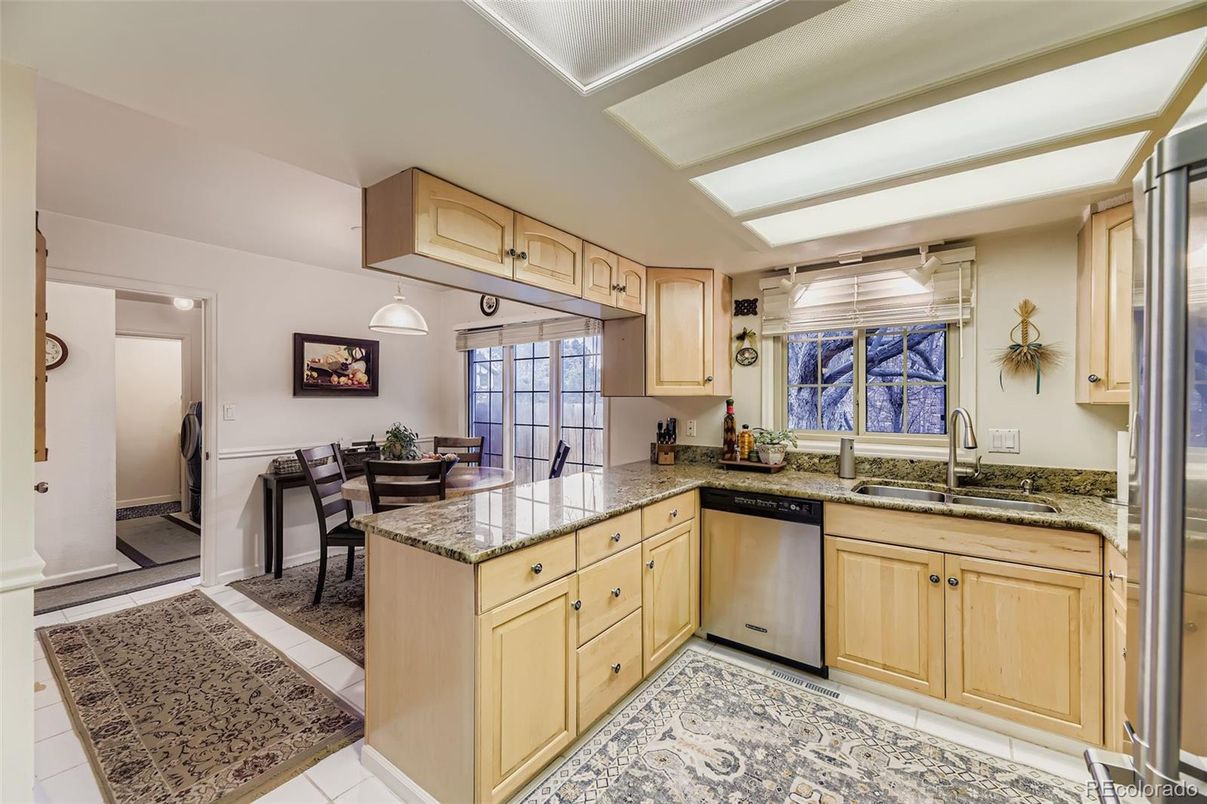 Dining room, Interior, Kitchen, Pendant Lights, Stainless Steel Appliances