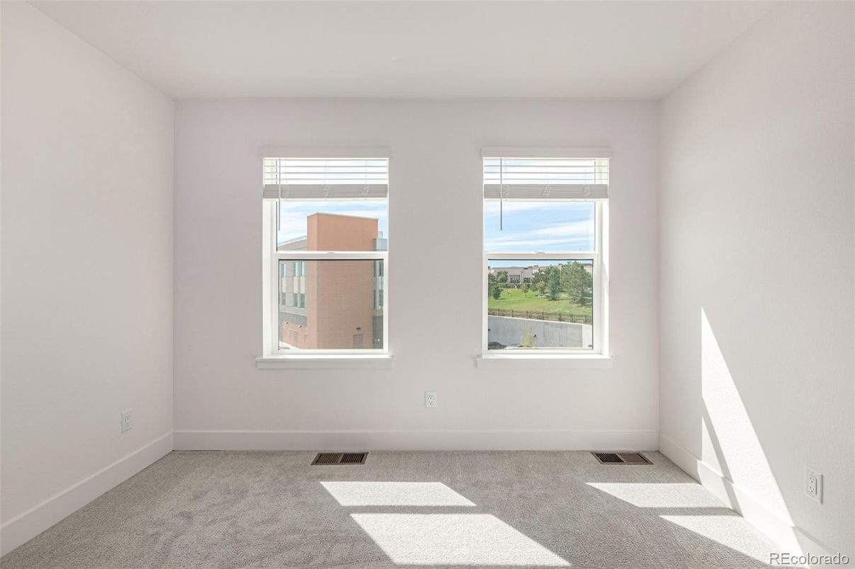 Empty room, Interior