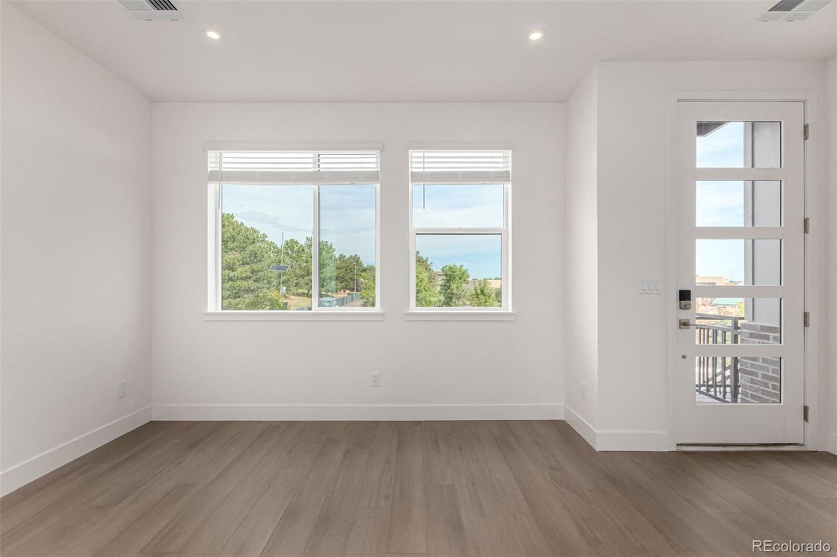 Empty room, Interior, Recessed Lighting, Wood Texture Flooring