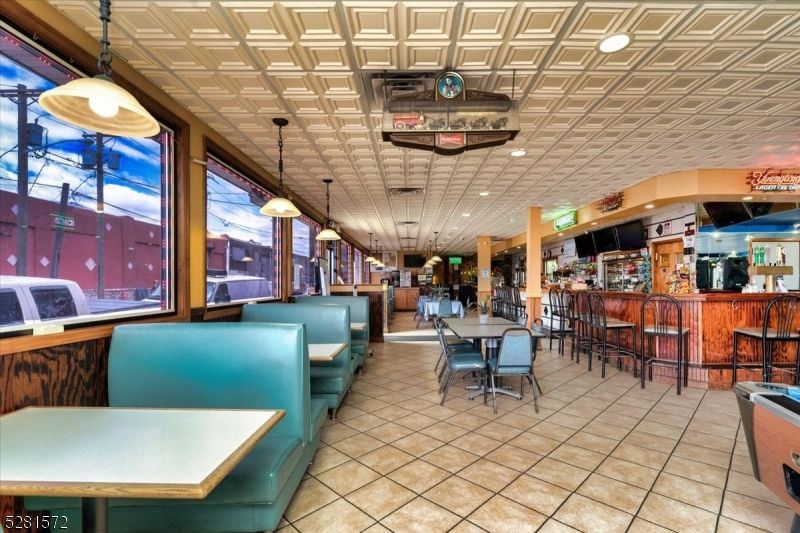 Dining room, Interior, Pendant Lights, Recessed Lighting