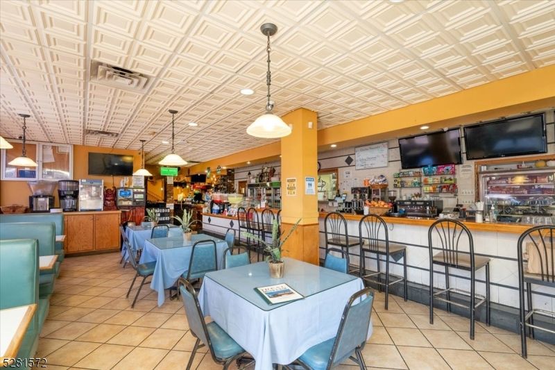 Dining room, Interior, Pendant Lights, Recessed Lighting
