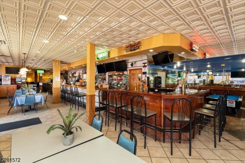 Dining room, Interior, Pendant Lights, Recessed Lighting