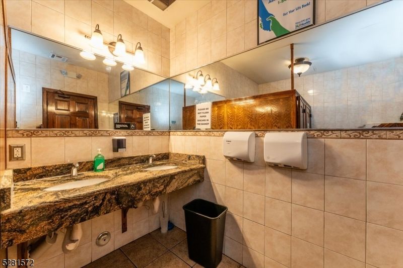 Bathroom, Dual Sink Vanities, Interior