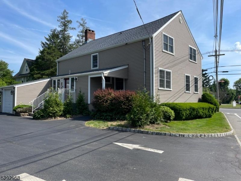 Exterior, Facade, Cape Cod