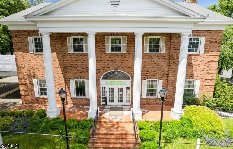 Exterior, Facade, Brick Facade, Georgian