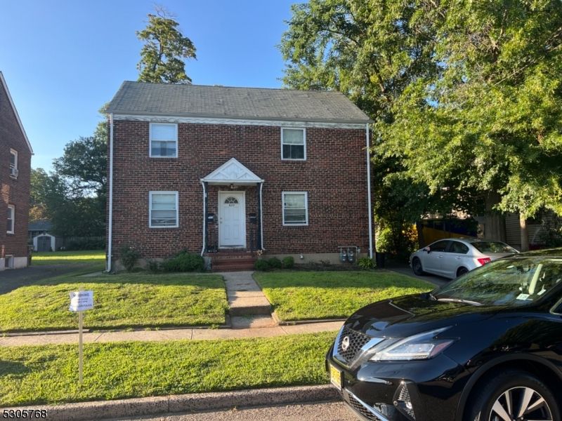 Exterior, Facade, Brick Facade, Georgian