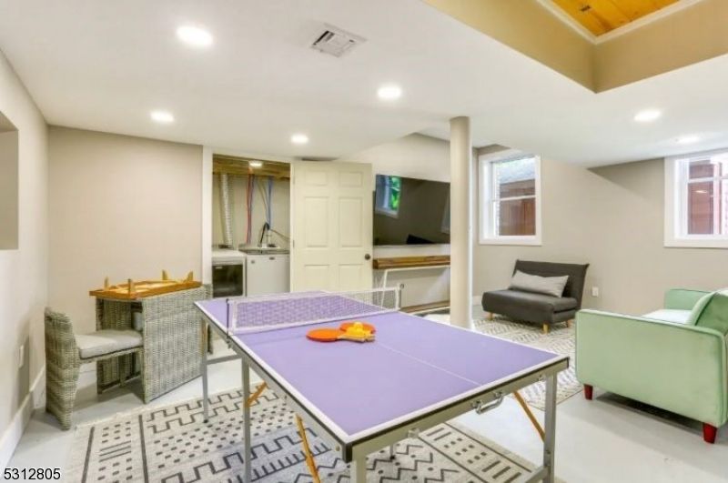 Game Room, Interior, Recessed Lighting