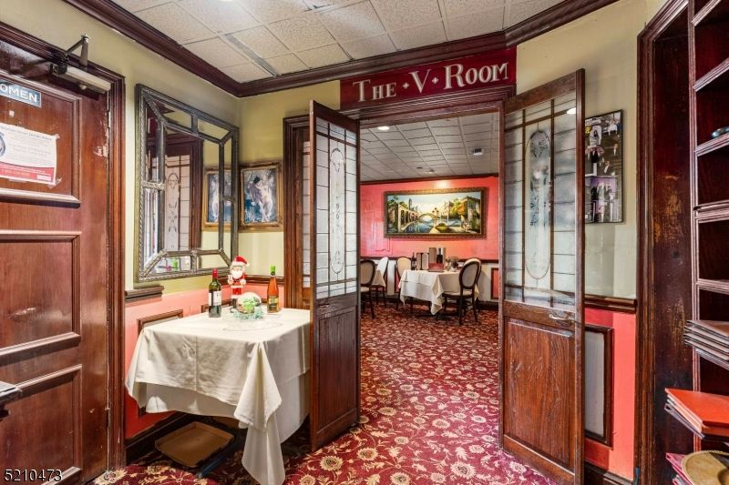 Dining room, Interior