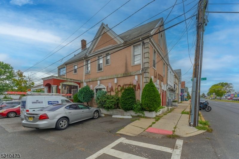 Exterior, Facade, Brick Facade, American Foursquare