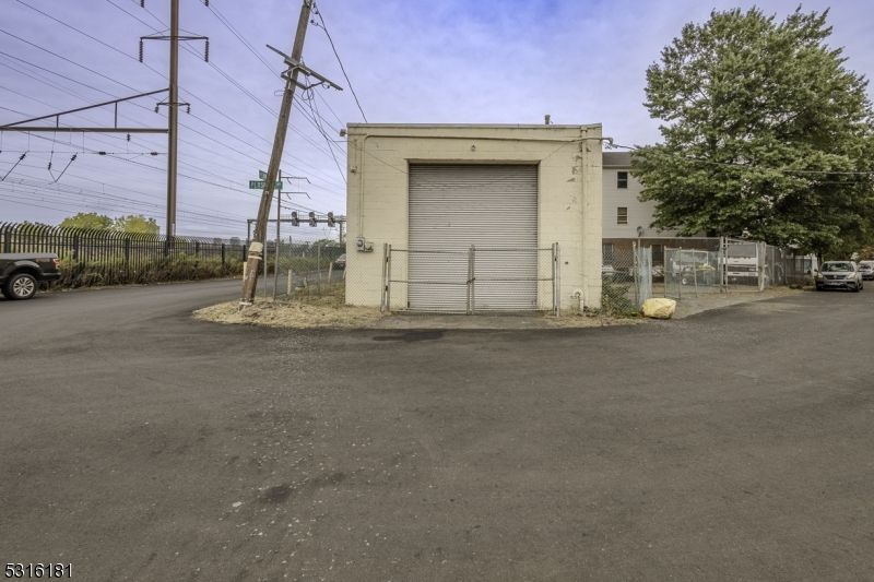Detached Garage, Exterior
