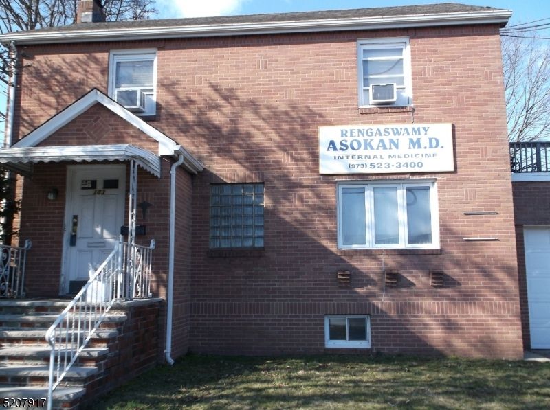 Exterior, Facade, Brick Facade, Georgian